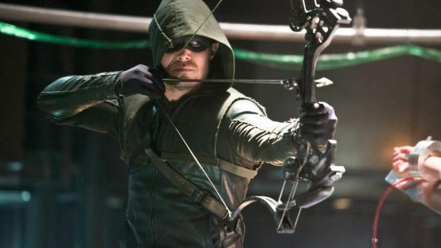 Stephen Amell Teases a Secret Cast Member for the Elseworlds Crossover