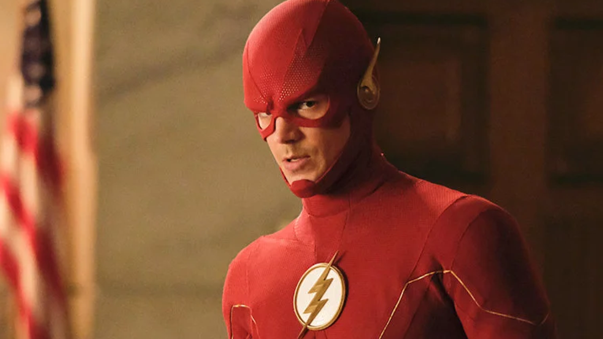 A New The Flash Poster Finds Barry Caught Between Darkness and Light ...