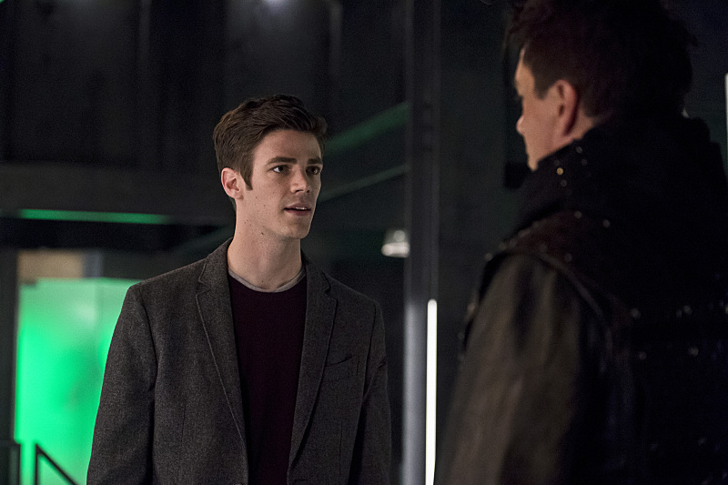 Go Behind the Scenes of The Flash and Arrow Crossover