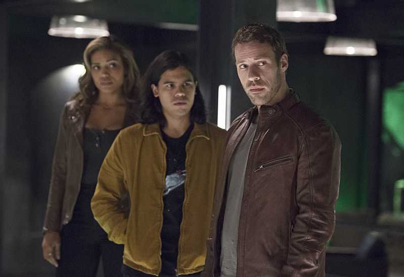 Arrow and The Flash Crossover Photo Revealed